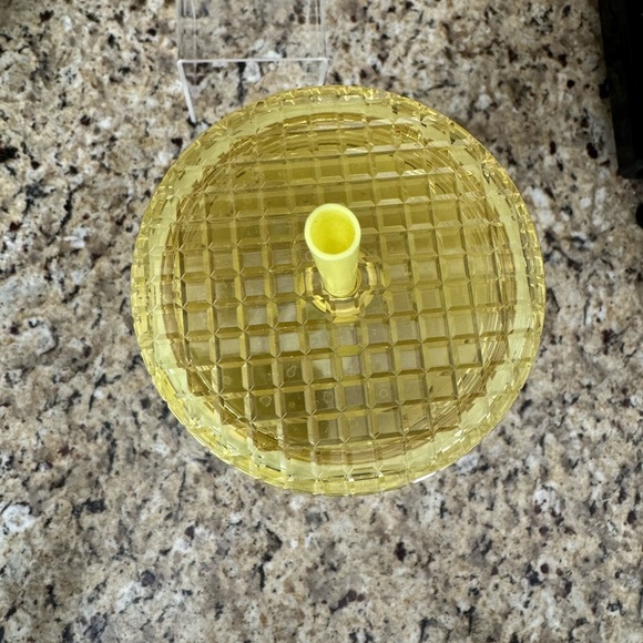 Starbucks Yellow Tumbler venti size grid pattern - Picture 4 of 4